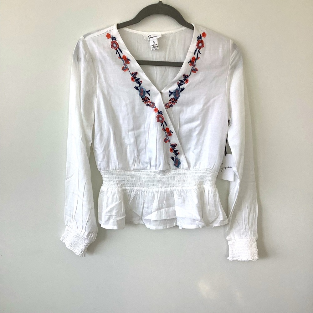 NWT. Japna women’s top white blouse floral embroidery v neck size s